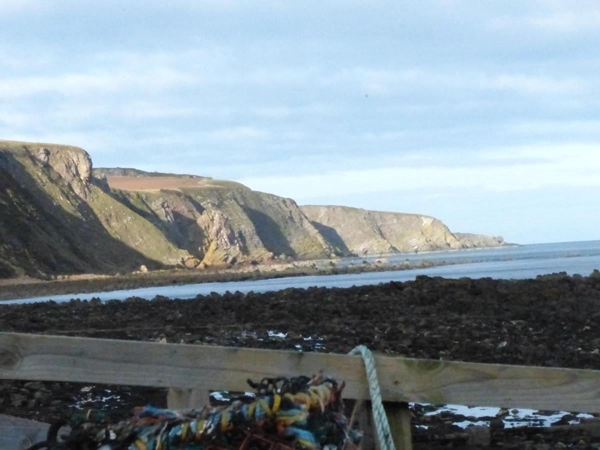 Relax In A 1 Bedroom Apartment Near A Country Pub Eyemouth Exterior photo